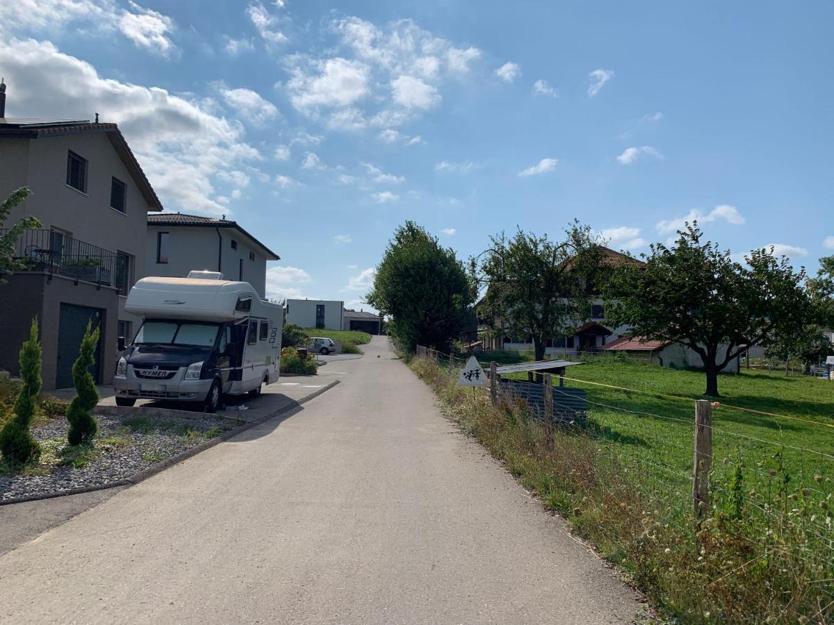 C&C Motorhome/Rv/Caravan/Van Park La Sonnaz Exteriör bild